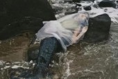 抓到活的美人鱼？美人鱼抓走视频？
