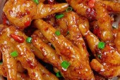 云南特产美食凤爪的做法？云南鸡爪做法？