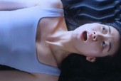 芝麻大毛孔女孩泡澡，芝麻毛孔 女孩
