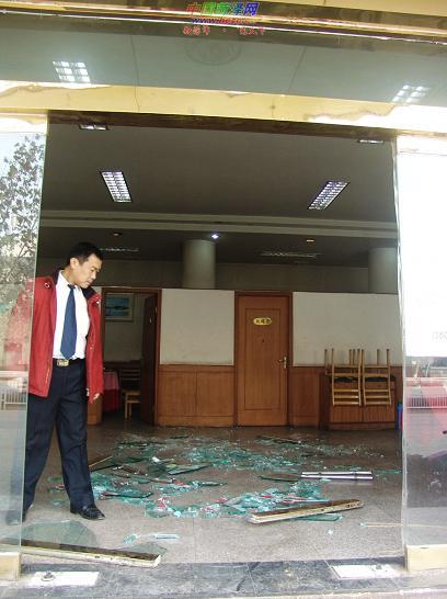 石家庄军长怒砸4星酒店事件，石家庄军长怒砸四星级酒店视频  第5张