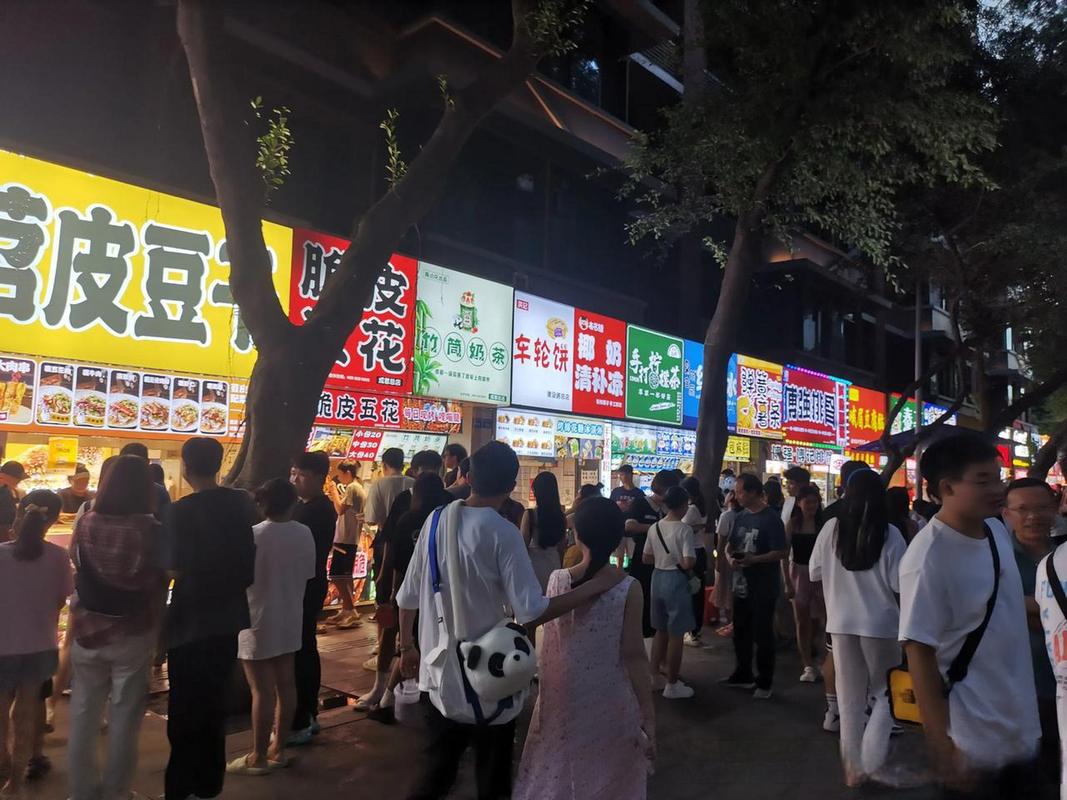 成都美食小吃街，成都著名的小吃美食一条街在哪里  第5张