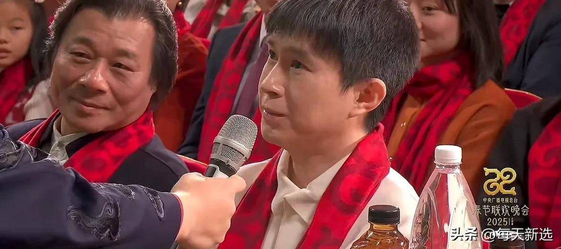 2012年春晚白衣女孩，2012年春晚小女孩？  第3张