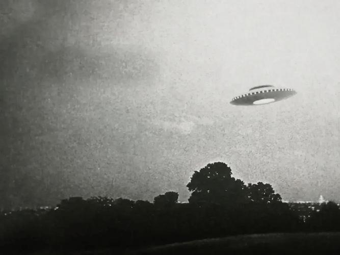军方承认ufo事件，军事新闻 ufo视频 ufo坠毁现场 军人捕获外星人？  第2张