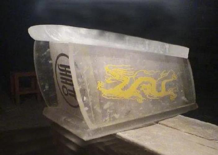 80年代的黄河透明棺材？八十年代黄河透明棺材？  第1张