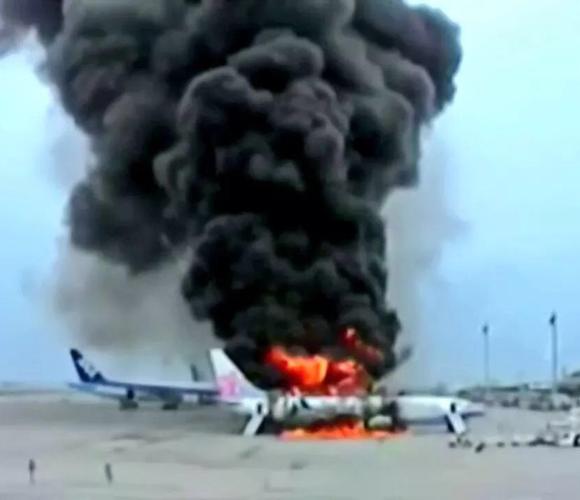 华航空难录音完整版播放？飞机短视频素材15秒？  第1张