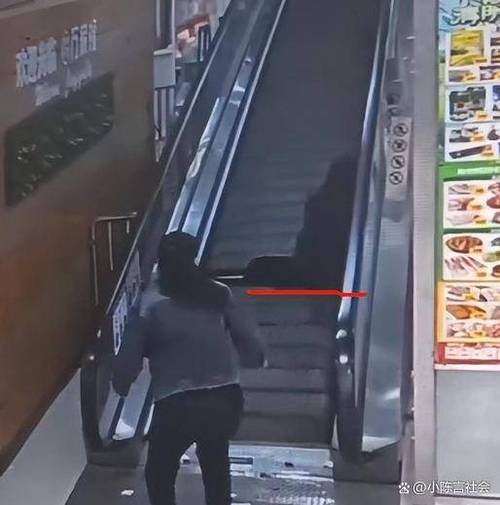 上海电梯闹鬼的视频，上海电梯闹鬼的视频播放？  第5张