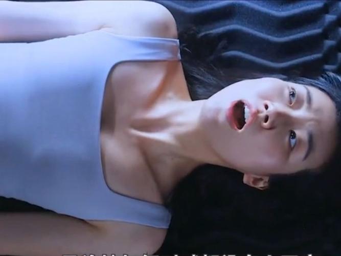芝麻大毛孔女孩泡澡，芝麻毛孔 女孩  第1张