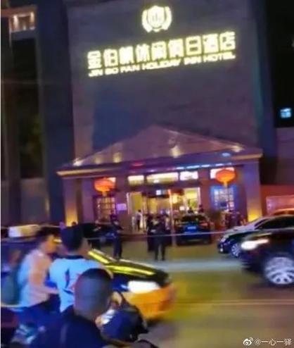 石家庄军人砸酒店事件全过程，石家庄军人砸酒店事件全过程视频播放  第4张