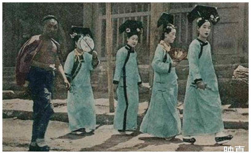 1992年北京故宫灵异事件，1992年游人拍到的北京故宫灵异事件宫女照片  第6张