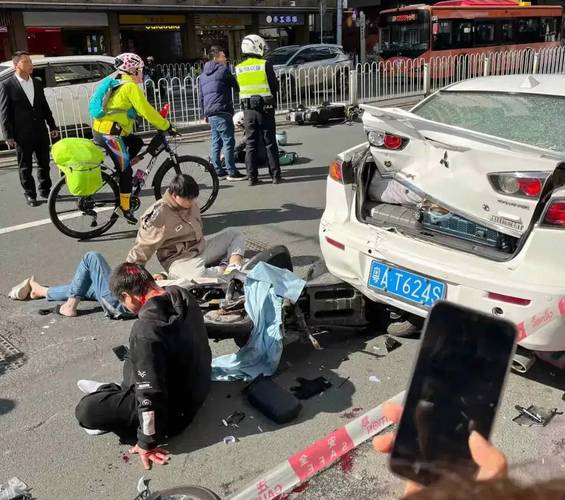 车祸人两半还在爬图片，车祸两截 人还在爬  第4张