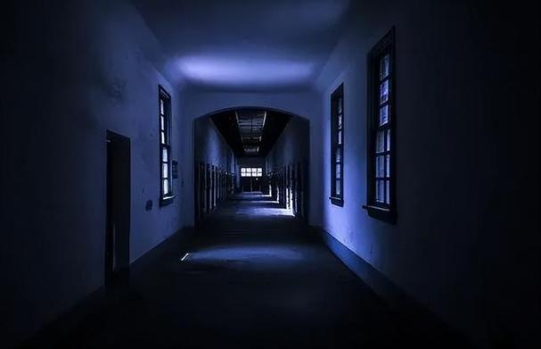 怎么判断家里有鬼？鬼一般盯上什么人？  第4张