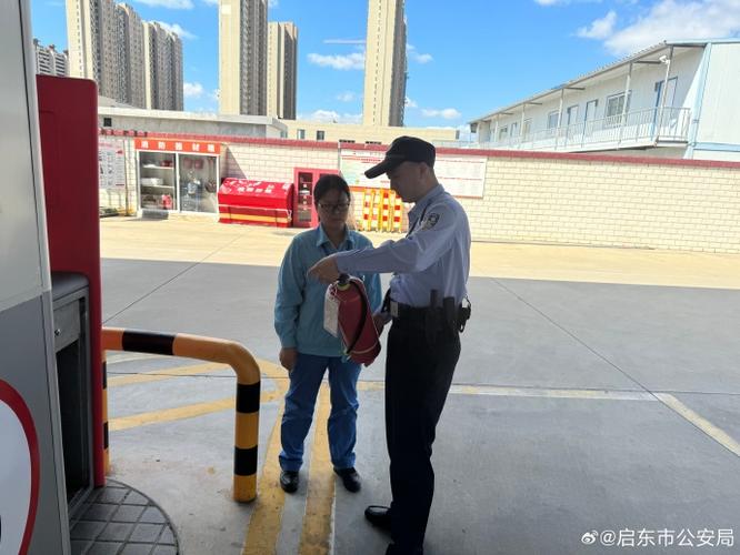 加油站纸人纸车事件，加油站纸人加油视频是真的吗？  第1张