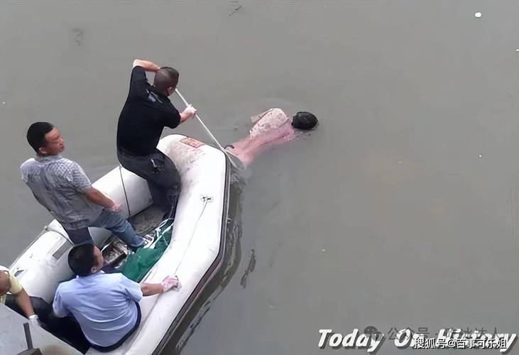 为什么捞尸人不敢捞女尸？捞尸人为什么不捞直尸？  第3张