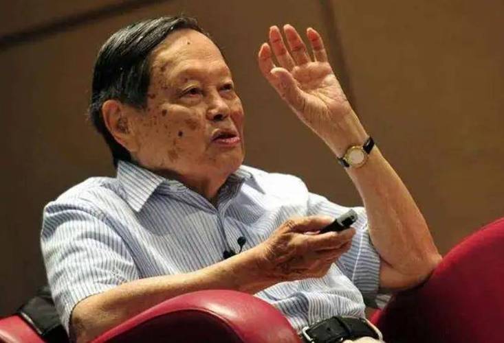 霍金是怎么吃东西的？霍金日常生活怎样料理？  第3张