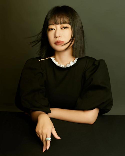 亮花鞋春晚好吓人，亮花鞋 春晚 好吓人  第6张
