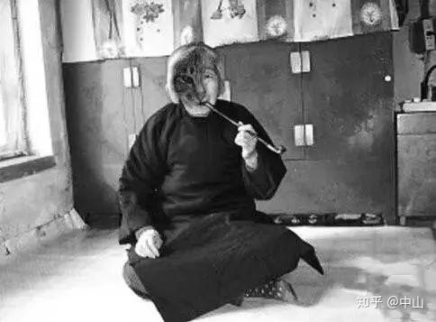 中国前十灵异事件之猫脸老太太？猫脸老太鬼故事？  第1张