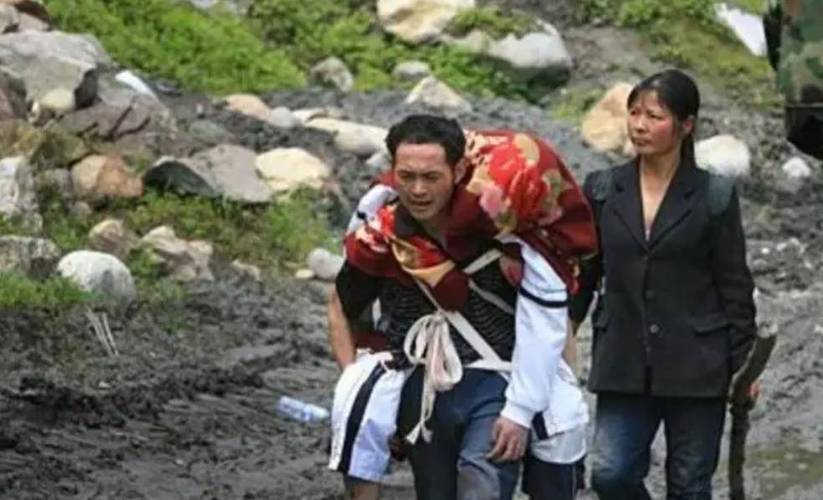 包含汶川不敢公布的照片的词条  第2张