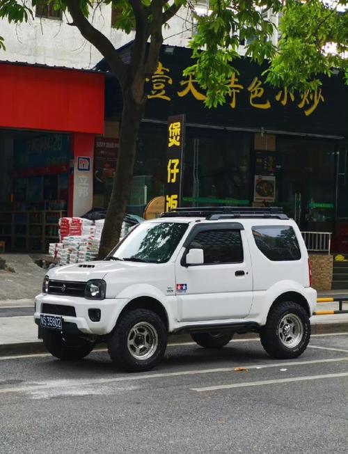 铃木吉姆尼越野车的相关性能配置怎么样?