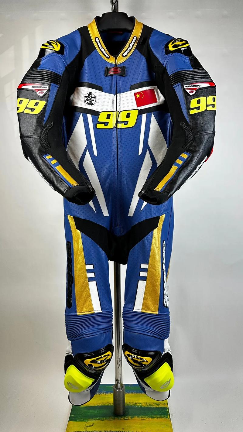 如何选择一件合适的赛车服呢?